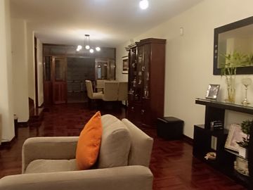 Linda Casa lista para Mudarse, En condominio cerrado con 2 cocheras, 137m2 AT