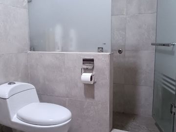 Linda Casa lista para Mudarse, En condominio cerrado con 2 cocheras, 137m2 AT