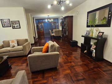 Linda Casa lista para Mudarse, En condominio cerrado con 2 cocheras, 137m2 AT