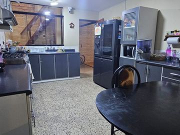 Linda Casa lista para Mudarse, En condominio cerrado con 2 cocheras, 137m2 AT