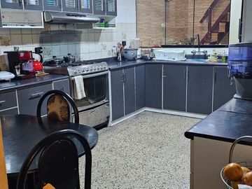 Linda Casa lista para Mudarse, En condominio cerrado con 2 cocheras, 137m2 AT
