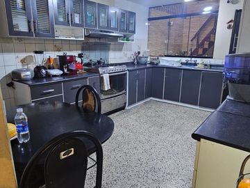 Linda Casa lista para Mudarse, En condominio cerrado con 2 cocheras, 137m2 AT