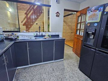 Linda Casa lista para Mudarse, En condominio cerrado con 2 cocheras, 137m2 AT