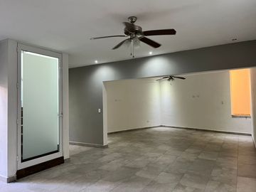 Venta de Casa en Cumbres Elite Hacienda con Paneles Solares Monterrey