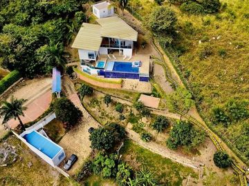 HERMOSA CASA FINCA LA MESA
