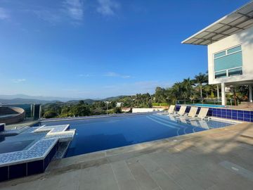 HERMOSA CASA FINCA LA MESA