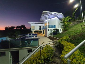 HERMOSA CASA FINCA LA MESA