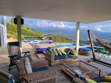 HERMOSA CASA FINCA LA MESA