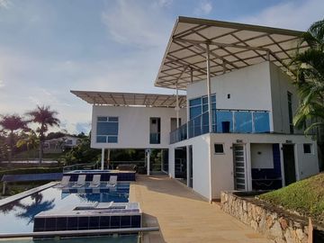 HERMOSA CASA FINCA LA MESA