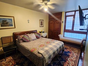 Vendo linda casa conservada de 3 pisos en condominio