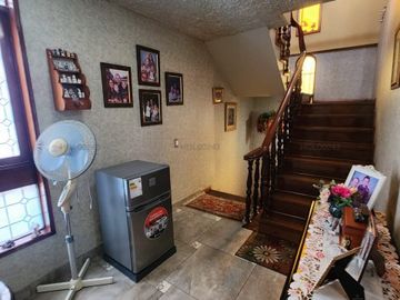 Vendo linda casa conservada de 3 pisos en condominio