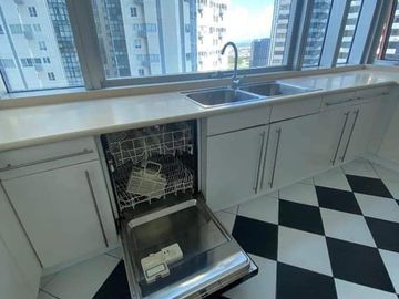 Semi-furnished 3BR for SALE in Pacific Plaza Towers, BGC