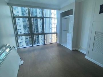 Semi-furnished 3BR for SALE in Pacific Plaza Towers, BGC