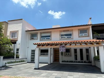 OPORTUNIDAD EN PRIVADA QUINTA LA LABORCILLA AMPLIA CASA EN EL LUGAR MÁS CENTRICO Y BONITO DE QUERÉTARO $8,700,000  4 4 2 1 4 8  8 3 1 8