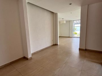 OPORTUNIDAD EN PRIVADA QUINTA LA LABORCILLA AMPLIA CASA EN EL LUGAR MÁS CENTRICO Y BONITO DE QUERÉTARO $8,700,000  4 4 2 1 4 8  8 3 1 8
