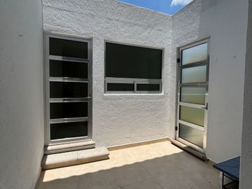 OPORTUNIDAD EN PRIVADA QUINTA LA LABORCILLA AMPLIA CASA EN EL LUGAR MÁS CENTRICO Y BONITO DE QUERÉTARO $8,700,000  4 4 2 1 4 8  8 3 1 8