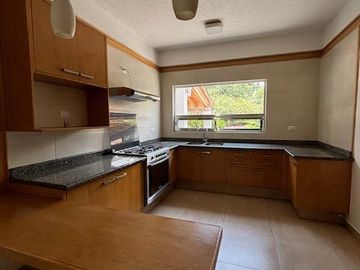 OPORTUNIDAD EN PRIVADA QUINTA LA LABORCILLA AMPLIA CASA EN EL LUGAR MÁS CENTRICO Y BONITO DE QUERÉTARO $8,700,000  4 4 2 1 4 8  8 3 1 8