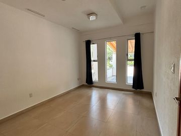 OPORTUNIDAD EN PRIVADA QUINTA LA LABORCILLA AMPLIA CASA EN EL LUGAR MÁS CENTRICO Y BONITO DE QUERÉTARO $8,700,000  4 4 2 1 4 8  8 3 1 8