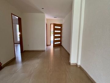 OPORTUNIDAD EN PRIVADA QUINTA LA LABORCILLA AMPLIA CASA EN EL LUGAR MÁS CENTRICO Y BONITO DE QUERÉTARO $8,700,000  4 4 2 1 4 8  8 3 1 8