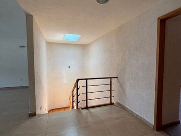 OPORTUNIDAD EN PRIVADA QUINTA LA LABORCILLA AMPLIA CASA EN EL LUGAR MÁS CENTRICO Y BONITO DE QUERÉTARO $8,700,000  4 4 2 1 4 8  8 3 1 8