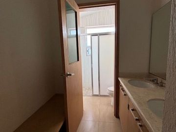 OPORTUNIDAD EN PRIVADA QUINTA LA LABORCILLA AMPLIA CASA EN EL LUGAR MÁS CENTRICO Y BONITO DE QUERÉTARO $8,700,000  4 4 2 1 4 8  8 3 1 8