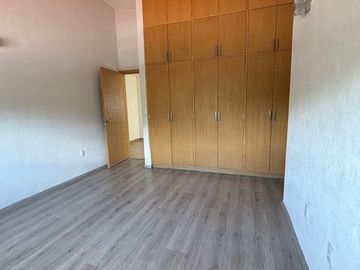 OPORTUNIDAD EN PRIVADA QUINTA LA LABORCILLA AMPLIA CASA EN EL LUGAR MÁS CENTRICO Y BONITO DE QUERÉTARO $8,700,000  4 4 2 1 4 8  8 3 1 8