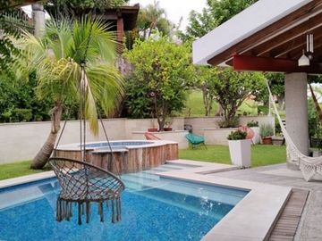 Hermosa casa en venta en condominio privado - Fracc. Colinas de Santa Fe, Xochitepec Mor.