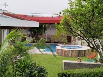 Hermosa casa en venta en condominio privado - Fracc. Colinas de Santa Fe, Xochitepec Mor.