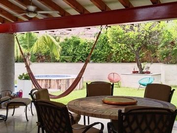 Hermosa casa en venta en condominio privado - Fracc. Colinas de Santa Fe, Xochitepec Mor.