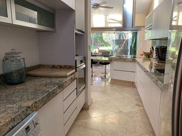 Hermosa casa en venta en condominio privado - Fracc. Colinas de Santa Fe, Xochitepec Mor.