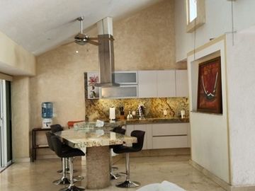 Hermosa casa en venta en condominio privado - Fracc. Colinas de Santa Fe, Xochitepec Mor.