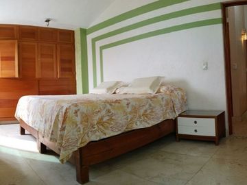 Hermosa casa en venta en condominio privado - Fracc. Colinas de Santa Fe, Xochitepec Mor.