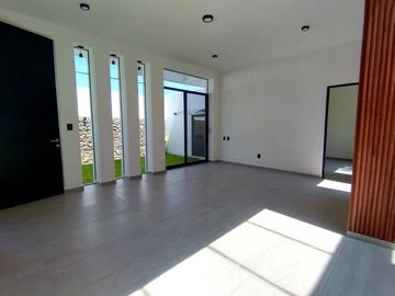 Casa sola con alberca en fracc. Granjas Mérida de Temixco