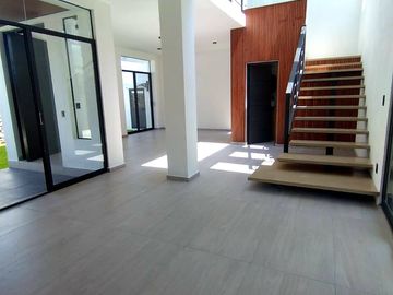 Casa sola con alberca en fracc. Granjas Mérida de Temixco
