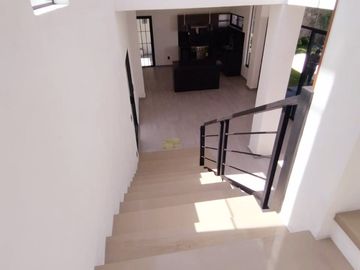 Casa sola con alberca en fracc. Granjas Mérida de Temixco