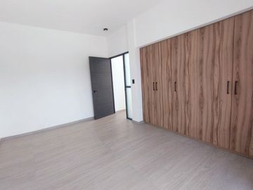Casa sola con alberca en fracc. Granjas Mérida de Temixco