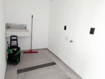 Casa sola con alberca en fracc. Granjas Mérida de Temixco