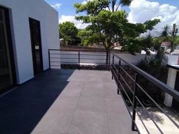 Casa sola con alberca en fracc. Granjas Mérida de Temixco