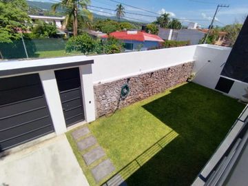 Casa sola con alberca en fracc. Granjas Mérida de Temixco