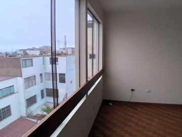 OCASIÓN!! SE VENDE LINDO Y FUNCIONAL DEPARTAMENTO 72 M² + AIRES EDIFICIO FRENTE A PARQUE EN URB. HIGUERETA