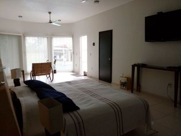 Bonita casa en venta - Fraccionamiento Club de Golf Santa Fe, Xochitepec, Morelos