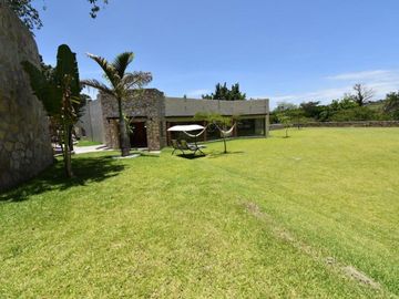 Bonita casa en venta - Fraccionamiento Club de Golf Santa Fe, Xochitepec, Morelos