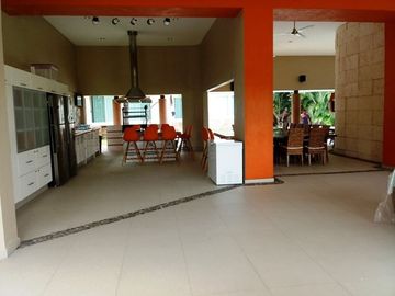 Bonita casa en venta - Fraccionamiento Club de Golf Santa Fe, Xochitepec, Morelos
