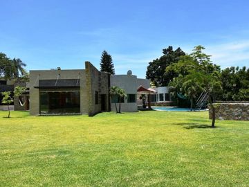 Bonita casa en venta - Fraccionamiento Club de Golf Santa Fe, Xochitepec, Morelos