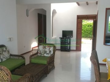 VENDEMOS HERMOSA CASA CON PISCINA PRIVADA