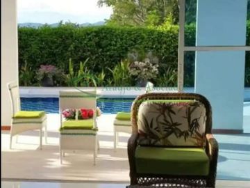 VENDEMOS HERMOSA CASA CON PISCINA PRIVADA