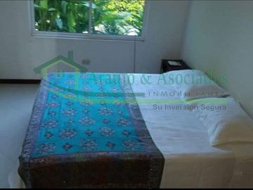 VENDEMOS HERMOSA CASA CON PISCINA PRIVADA
