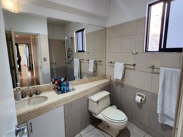 Vendo hermoso departamento remodelado con vista al golf los incas