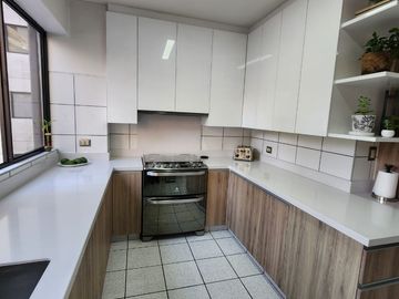 Vendo hermoso departamento remodelado con vista al golf los incas