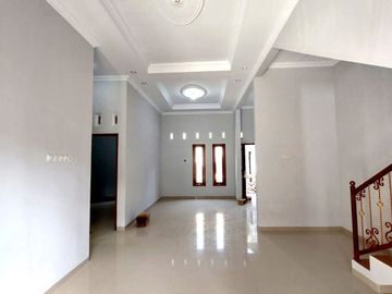 Rumah Baru  2 Lantai dekat Jalan Besi Jangkang